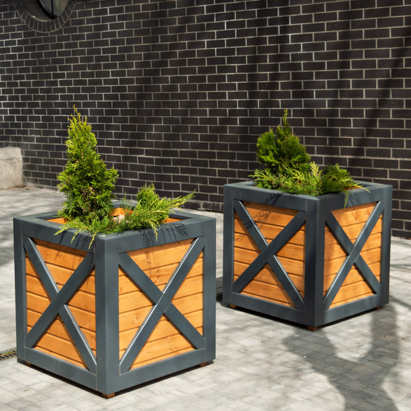 Assorted outdoor and indoor pots and planters in multiple sizes with drainage options